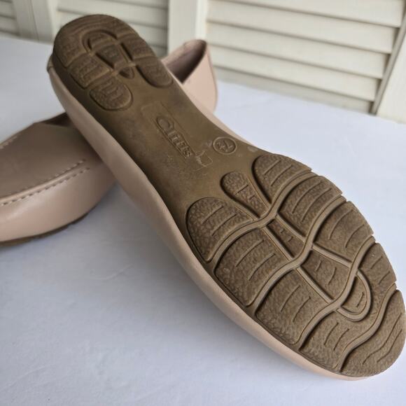 Cliff's by White Mountain Women's Size 7.5 Gracefully Smooth Taupe Loafers - Picture 2 of 16
